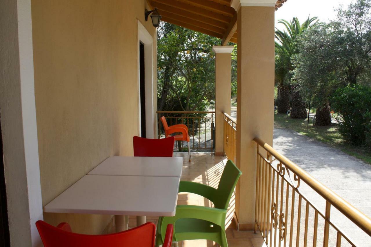Irini-Appartement Kávos Eksteriør billede